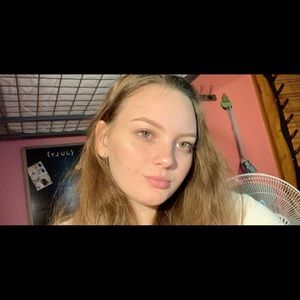 Meet your Posher, Leah